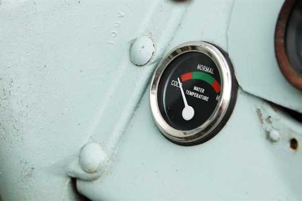 Identifying Common Symptoms of Power Steering Fluid Leaks